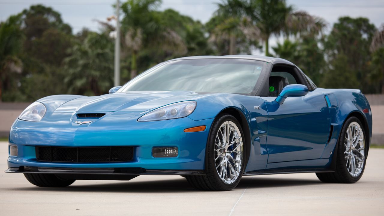 Click to Enlarge-Esc to Close Corvette Generations/C6/C6 2009 Blue ZR1.jpg